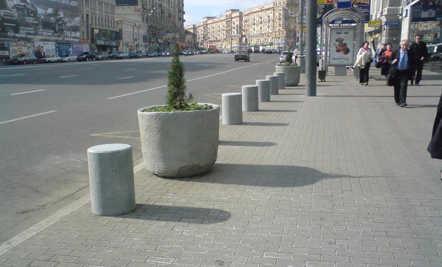 фото Цилиндрические парковочные столбики из Мансуровского гранита